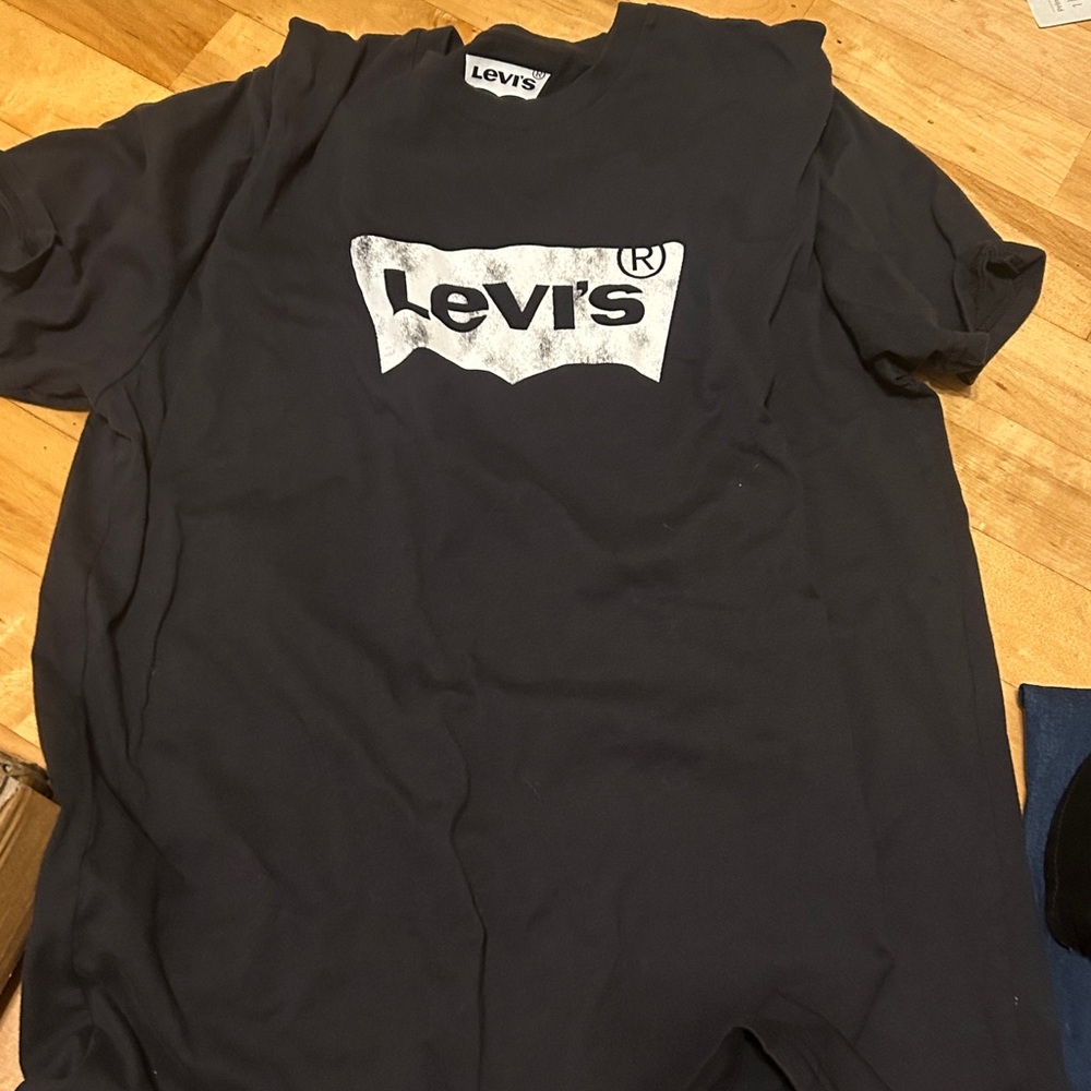 Levi's Charcoal Tee with White Logo size extra large men’s
